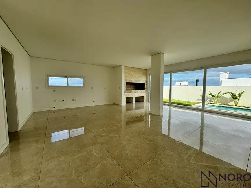 Foto 4 de Casa de Condomínio com 4 quartos à venda, 270m2 em Tomazetti, Santa Maria - RS