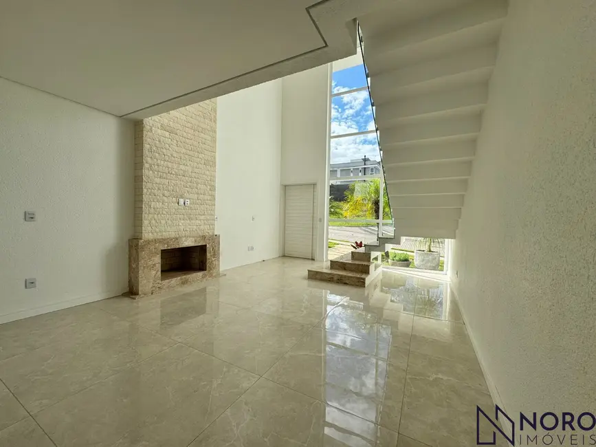 Foto 3 de Casa de Condomínio com 4 quartos à venda, 270m2 em Tomazetti, Santa Maria - RS