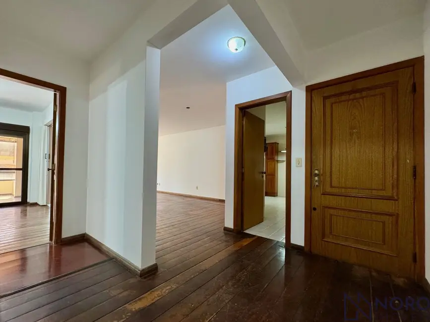 Foto 9 de Apartamento com 3 quartos à venda, 218m2 em Nossa Senhora de Fátima, Santa Maria - RS