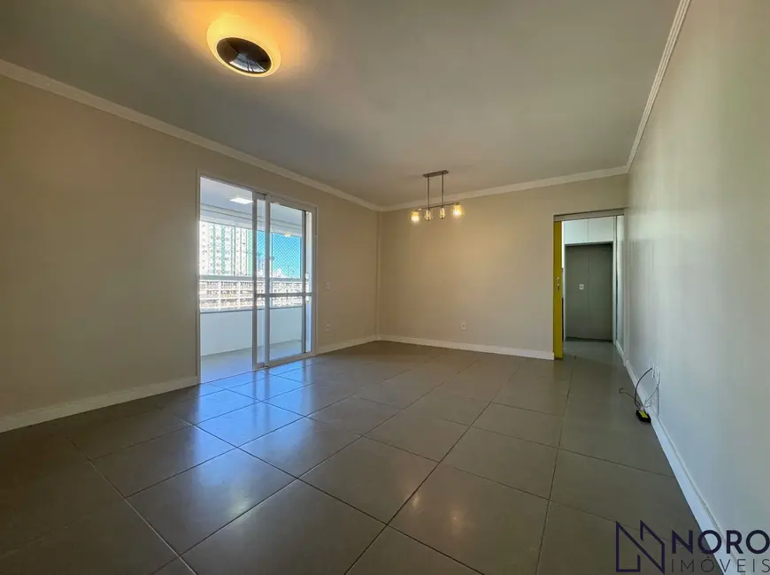 Foto 2 de Apartamento com 3 quartos à venda, 105m2 em Nossa Senhora de Fátima, Santa Maria - RS