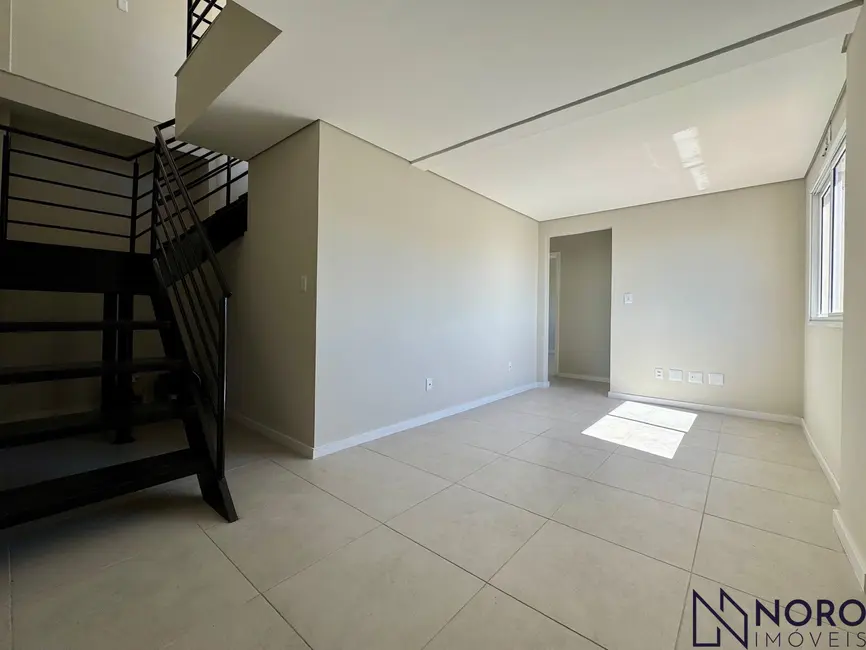 Foto 3 de Cobertura com 2 quartos à venda, 120m2 em Nossa Senhora Medianeira, Santa Maria - RS