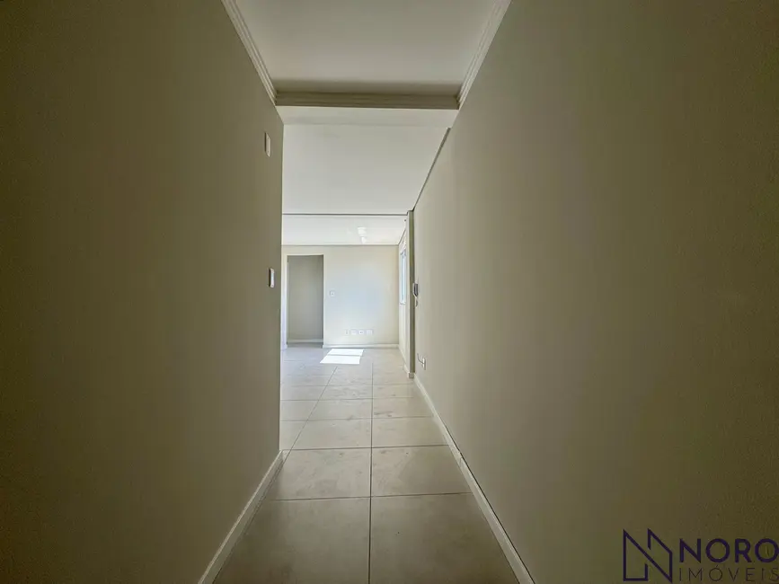 Foto 2 de Cobertura com 2 quartos à venda, 120m2 em Nossa Senhora Medianeira, Santa Maria - RS