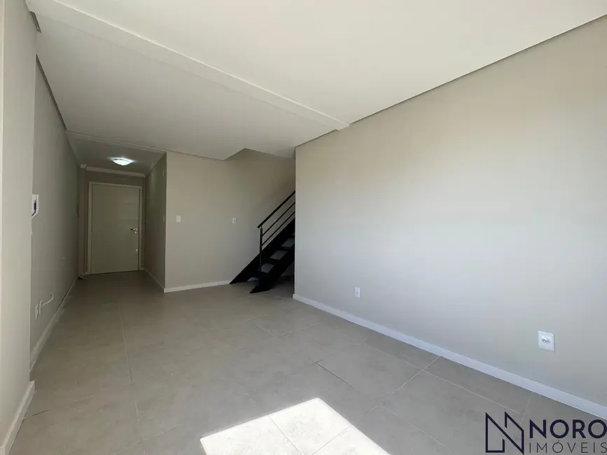 Foto 4 de Cobertura com 2 quartos à venda, 120m2 em Nossa Senhora Medianeira, Santa Maria - RS