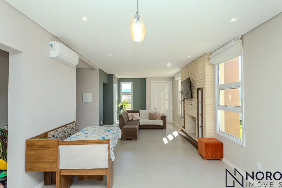 Casa com 3 quartos à venda, 321m2 em Camobi, Santa Maria - RS - imagem 4 Foto 4 de Casa com 3 quartos à venda, 321m2 em Camobi, Santa Maria - RS