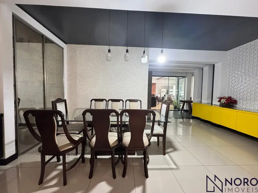 Casa com 4 quartos à venda, 242m2 em Nossa Senhora do Rosário, Santa Maria - RS - imagem 5 Foto 5 de Casa com 4 quartos à venda, 242m2 em Nossa Senhora do Rosário, Santa Maria - RS