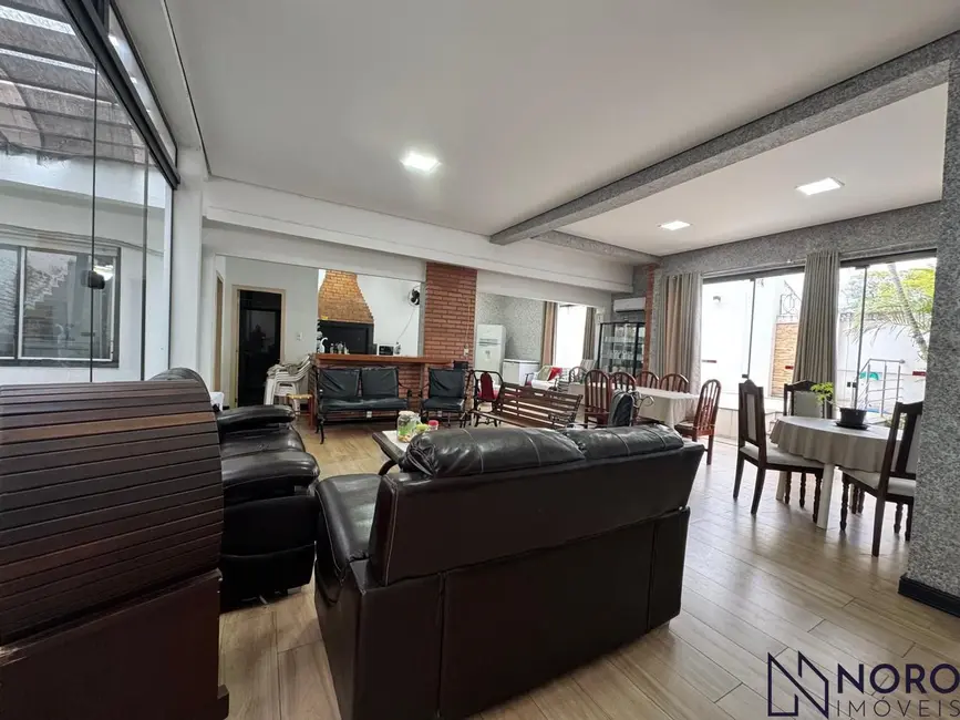 Casa com 4 quartos à venda, 242m2 em Nossa Senhora do Rosário, Santa Maria - RS - imagem 8 Foto 8 de Casa com 4 quartos à venda, 242m2 em Nossa Senhora do Rosário, Santa Maria - RS