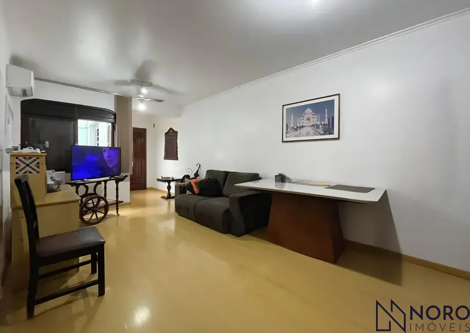 Foto 3 de Apartamento com 3 quartos à venda, 95m2 em Nossa Senhora de Fátima, Santa Maria - RS