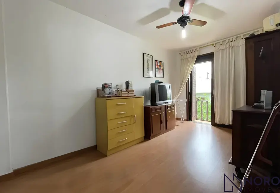 Foto 6 de Apartamento com 3 quartos à venda, 95m2 em Nossa Senhora de Fátima, Santa Maria - RS