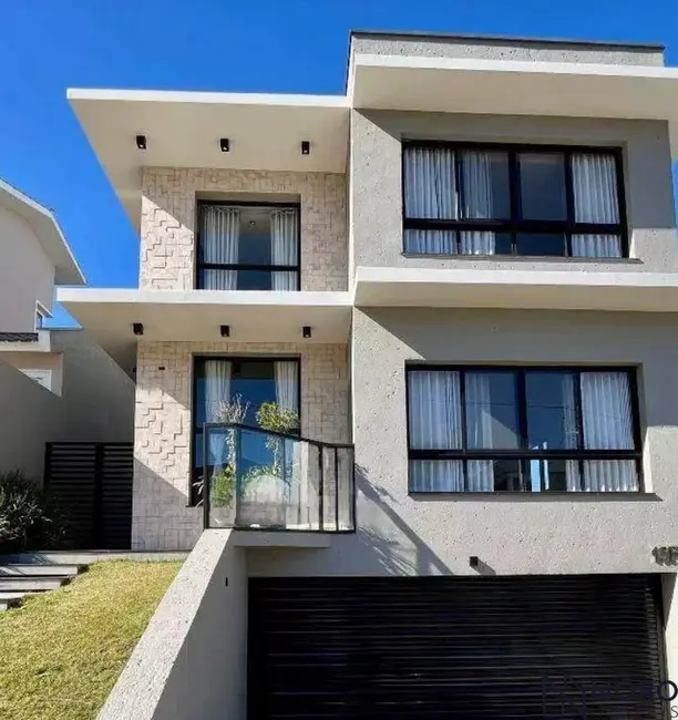 Foto 1 de Casa de Condomínio com 3 quartos à venda, 246m2 em Tomazetti, Santa Maria - RS