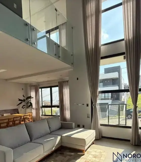 Foto 2 de Casa de Condomínio com 3 quartos à venda, 246m2 em Tomazetti, Santa Maria - RS