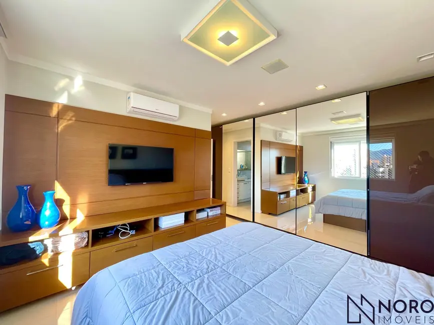 Foto 8 de Apartamento com 3 quartos à venda, 142m2 em Nossa Senhora de Lourdes, Santa Maria - RS