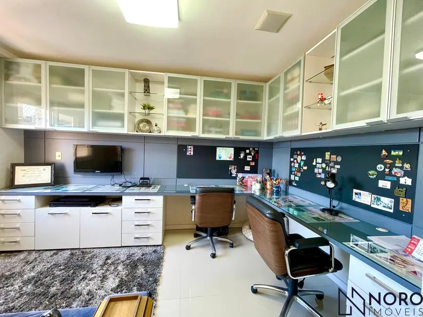 Foto 9 de Apartamento com 3 quartos à venda, 142m2 em Nossa Senhora de Lourdes, Santa Maria - RS