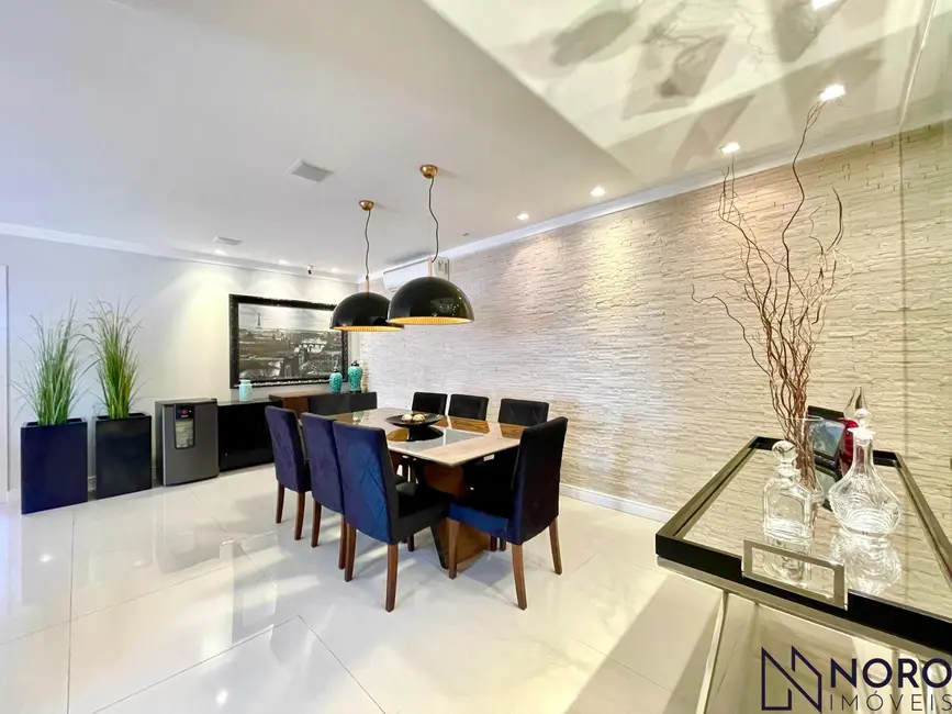 Foto 3 de Apartamento com 3 quartos à venda, 142m2 em Nossa Senhora de Lourdes, Santa Maria - RS