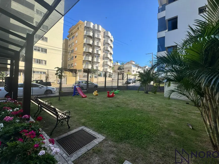 Foto 2 de Apartamento com 3 quartos à venda, 178m2 em Nossa Senhora de Lourdes, Santa Maria - RS