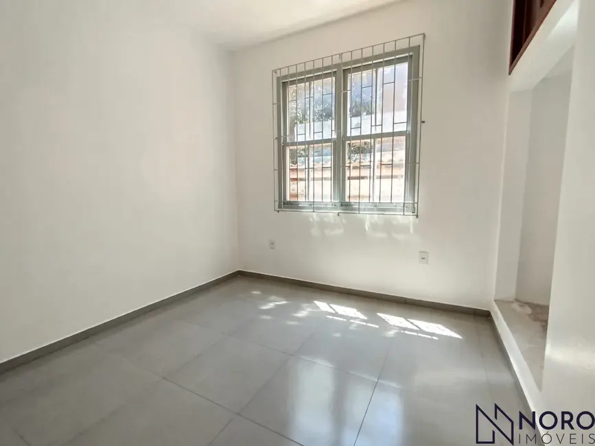 Foto 3 de Casa com 3 quartos para alugar, 100m2 em Nossa Senhora de Fátima, Santa Maria - RS