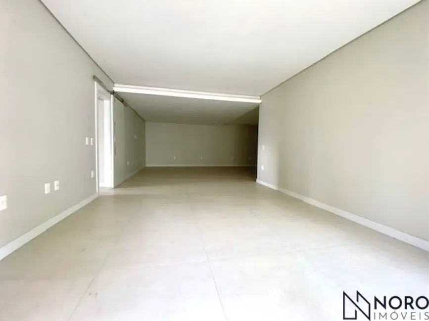 Foto 7 de Apartamento com 3 quartos à venda, 221m2 em Nossa Senhora de Lourdes, Santa Maria - RS