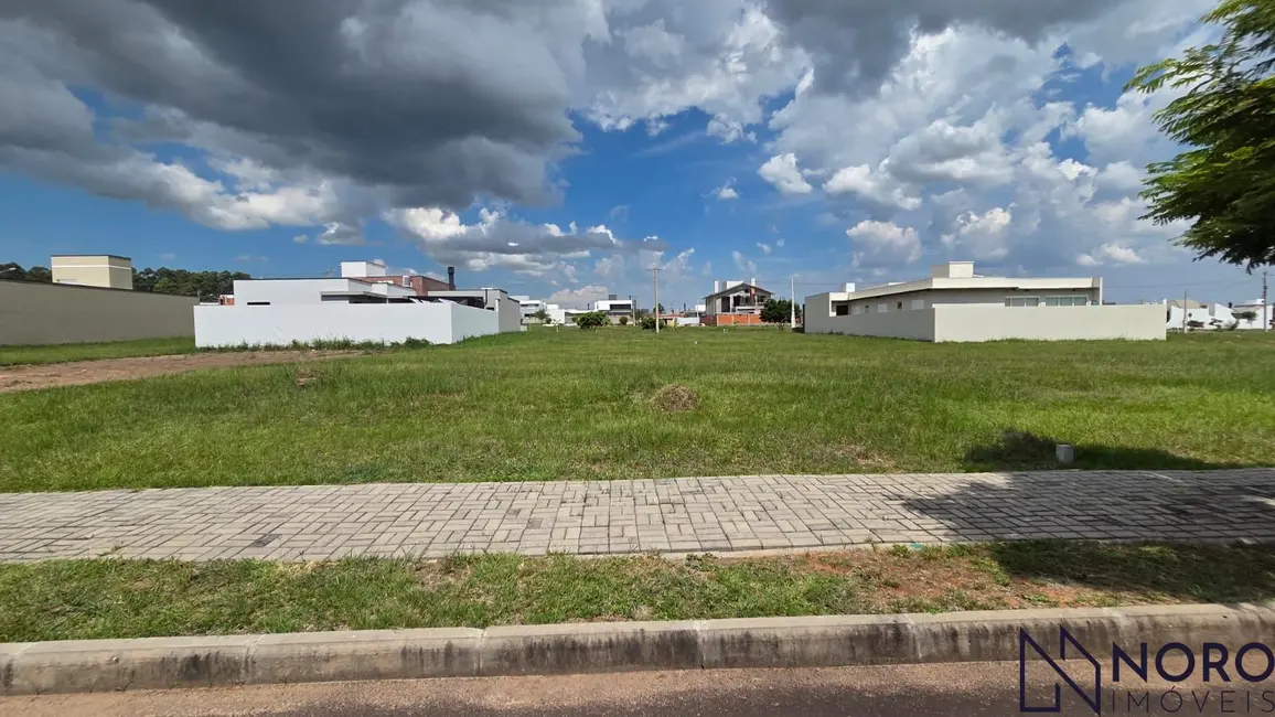 Foto 1 de Terreno / Lote à venda, 350m2 em Camobi, Santa Maria - RS
