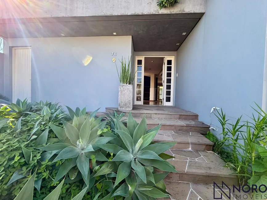 Foto 3 de Casa com 4 quartos à venda, 300m2 em Noal, Santa Maria - RS