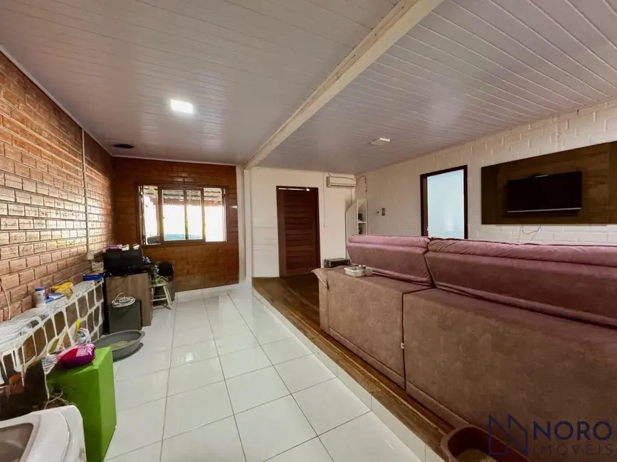 Casa com 4 quartos à venda, 130m2 em Centro, Itaara - RS - imagem 3 Foto 3 de Casa com 4 quartos à venda, 130m2 em Centro, Itaara - RS