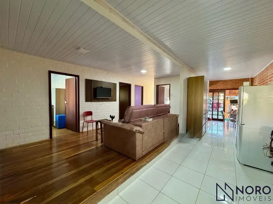 Casa com 4 quartos à venda, 130m2 em Centro, Itaara - RS - imagem 2 Foto 2 de Casa com 4 quartos à venda, 130m2 em Centro, Itaara - RS