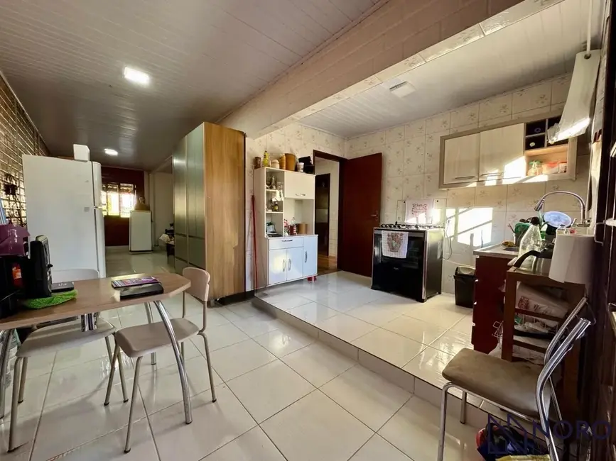 Casa com 4 quartos à venda, 130m2 em Centro, Itaara - RS - imagem 4 Foto 4 de Casa com 4 quartos à venda, 130m2 em Centro, Itaara - RS