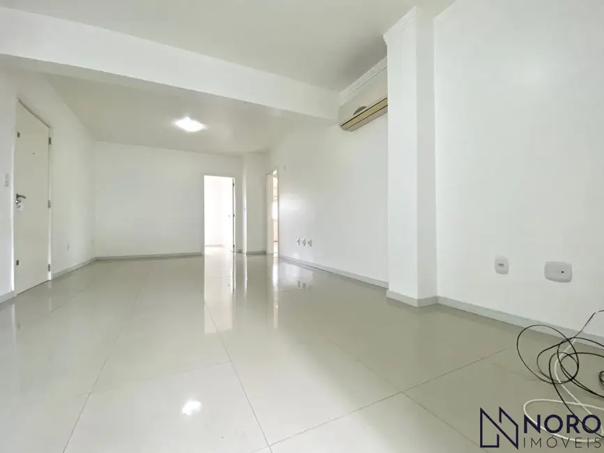 Apartamento com 3 quartos para alugar, 111m2 em Nossa Senhora das Dores, Santa Maria - RS - imagem 4 Foto 4 de Apartamento com 3 quartos para alugar, 111m2 em Nossa Senhora das Dores, Santa Maria - RS