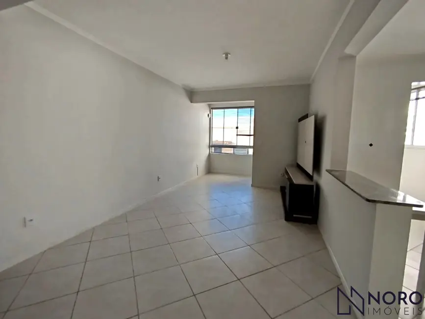 Foto 4 de Apartamento com 2 quartos para alugar, 79m2 em Nossa Senhora de Fátima, Santa Maria - RS