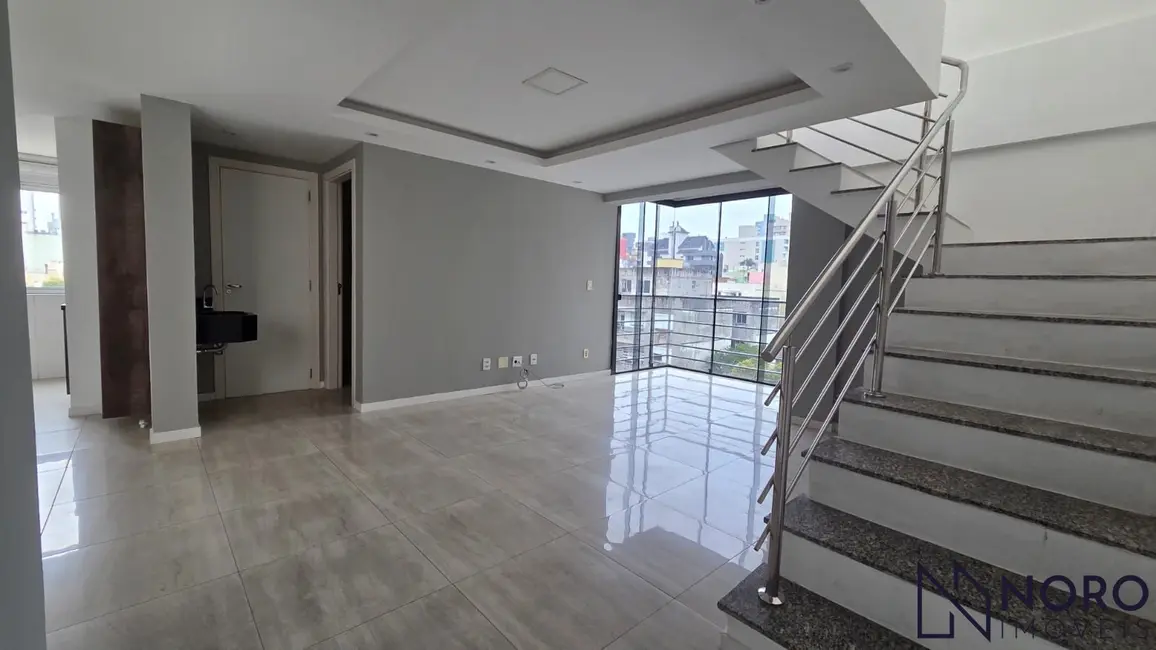 Foto 2 de Cobertura com 3 quartos à venda, 134m2 em Centro, Santa Maria - RS
