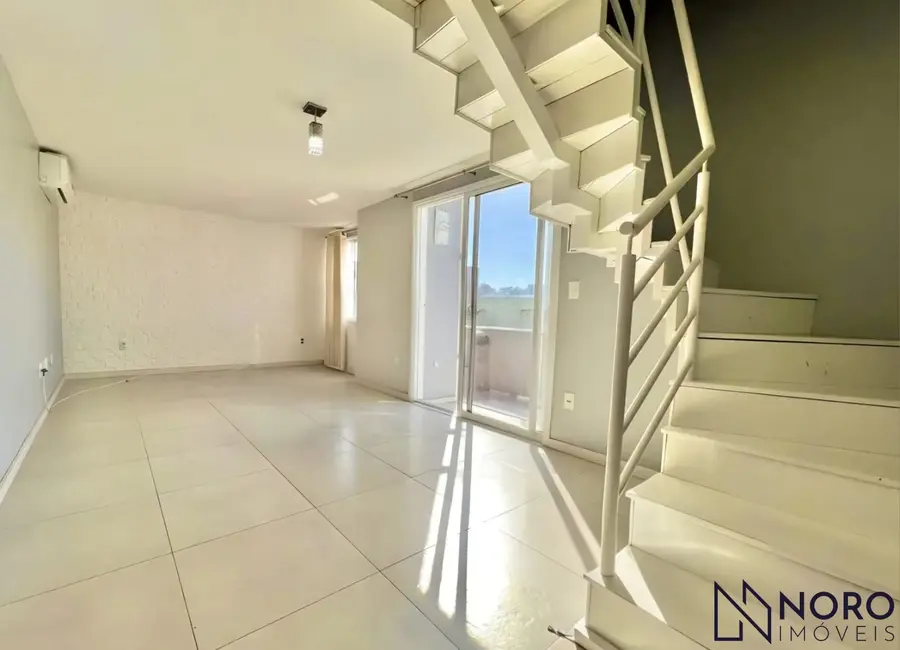 Cobertura com 2 quartos à venda, 90m2 em Nossa Senhora de Lourdes, Santa Maria - RS - imagem 2 Foto 2 de Cobertura com 2 quartos à venda, 90m2 em Nossa Senhora de Lourdes, Santa Maria - RS