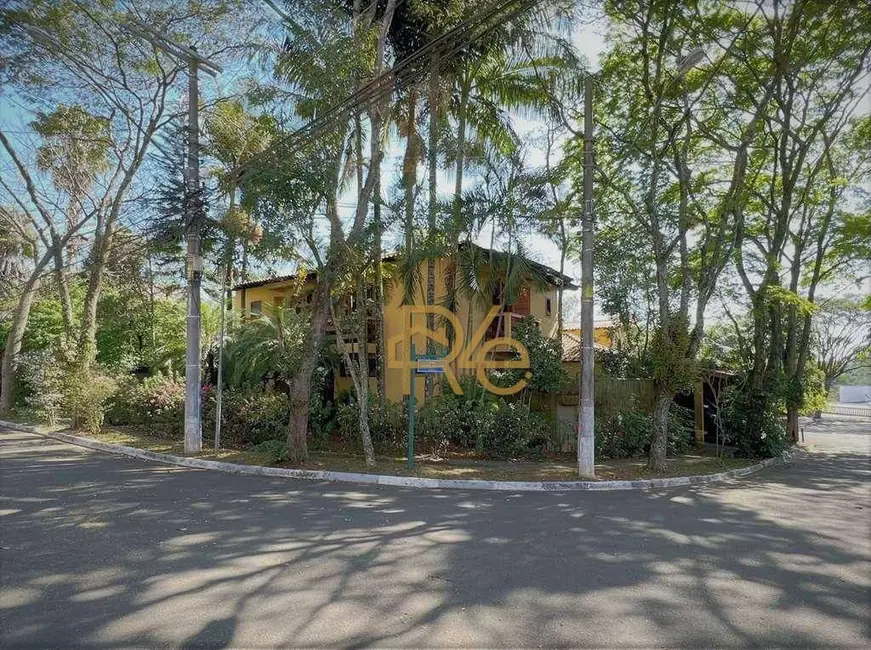 Casa de Condomínio com 4 quartos à venda, 485m2 em São Paulo II, Cotia - SP - imagem 3 Foto 3 de Casa de Condomínio com 4 quartos à venda, 485m2 em São Paulo II, Cotia - SP