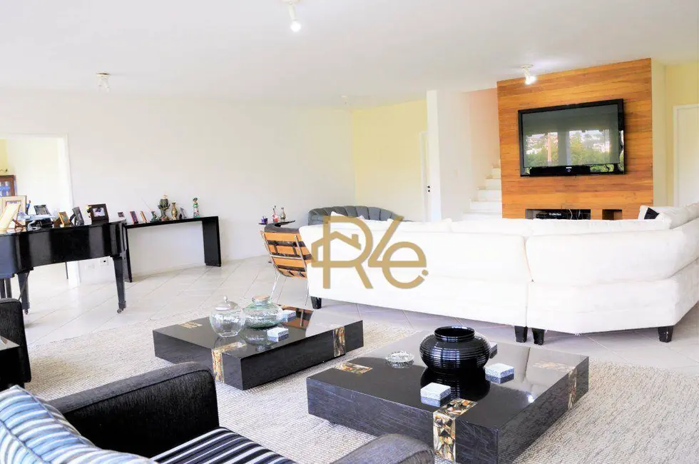 Casa de Condomínio com 6 quartos à venda, 1600m2 em Cotia - SP - imagem 5 Foto 5 de Casa de Condomínio com 6 quartos à venda, 1600m2 em Cotia - SP