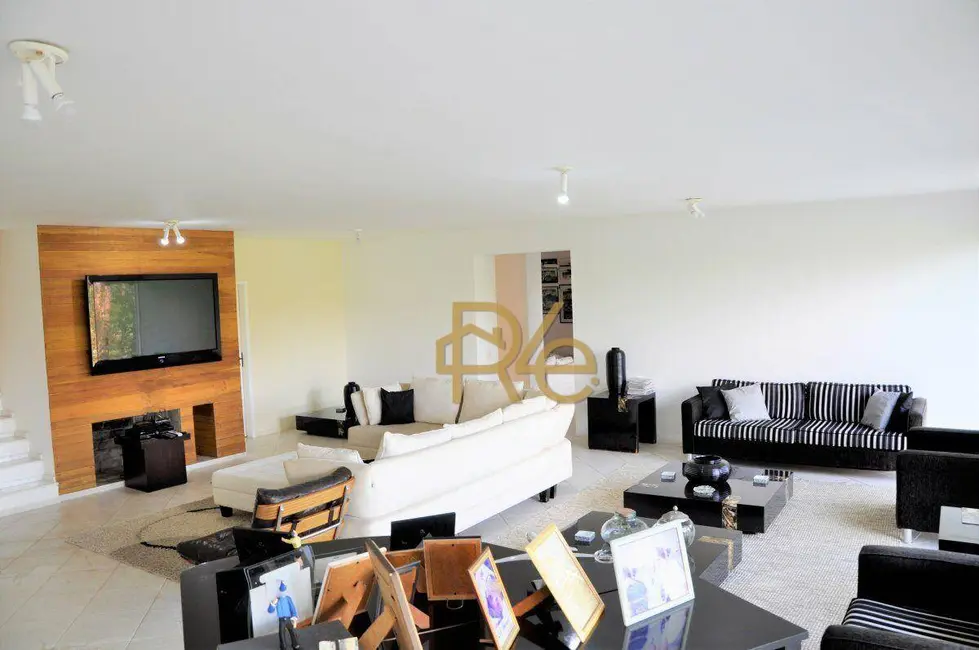 Casa de Condomínio com 6 quartos à venda, 1600m2 em Cotia - SP - imagem 4 Foto 4 de Casa de Condomínio com 6 quartos à venda, 1600m2 em Cotia - SP