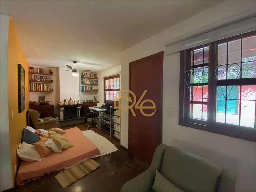 Foto 8 de Casa de Condomínio com 3 quartos à venda, 1000m2 em Chácara Vale do Rio Cotia, Carapicuiba - SP