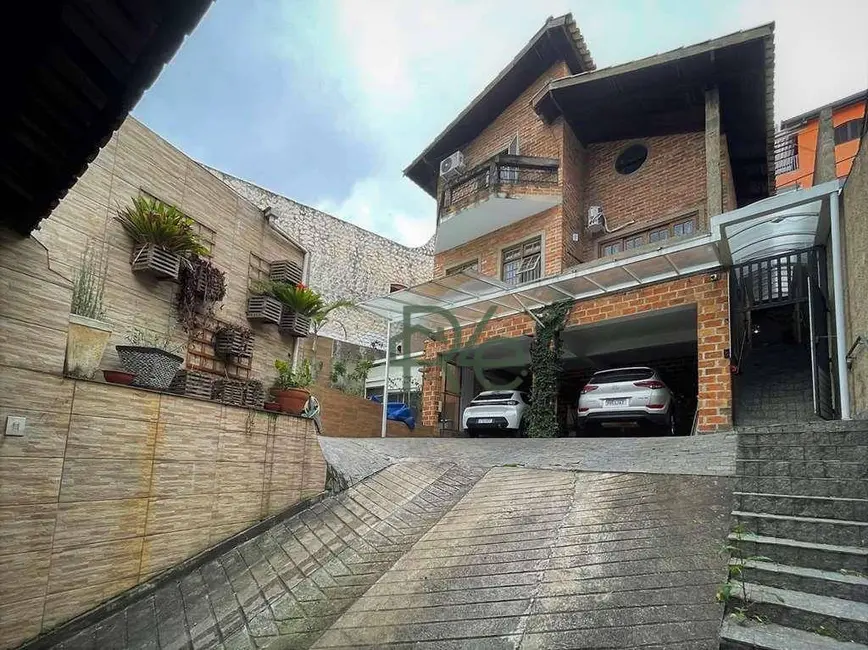 Foto 4 de Casa com 3 quartos à venda, 276m2 em Jardim Semiramis, Cotia - SP