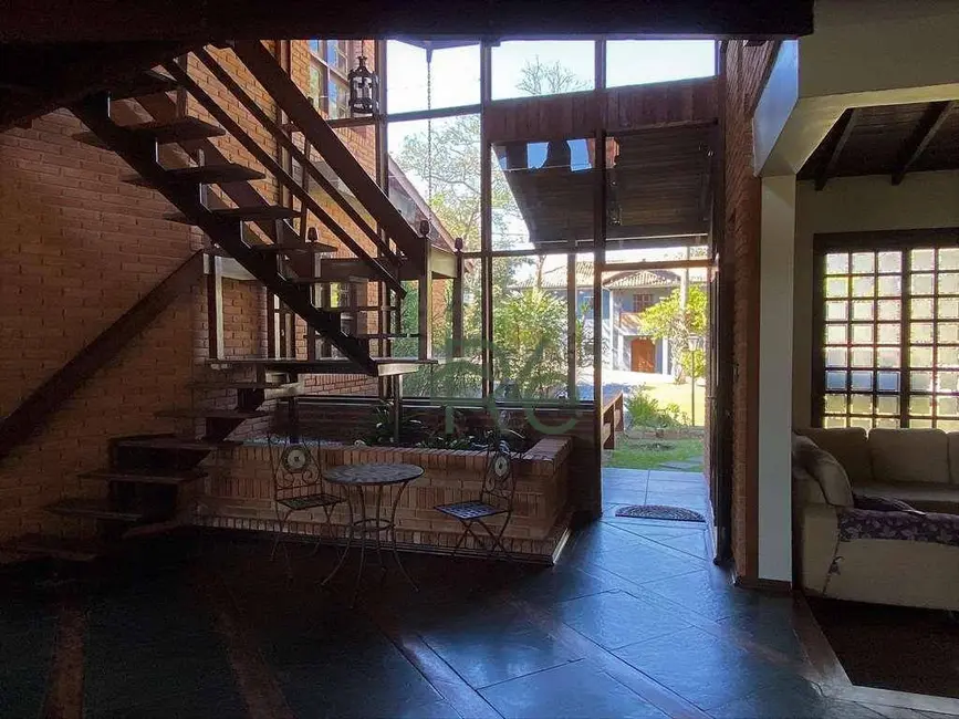 Casa de Condomínio com 4 quartos à venda, 1086m2 em Altos de São Fernando, Jandira - SP - imagem 3 Foto 3 de Casa de Condomínio com 4 quartos à venda, 1086m2 em Altos de São Fernando, Jandira - SP