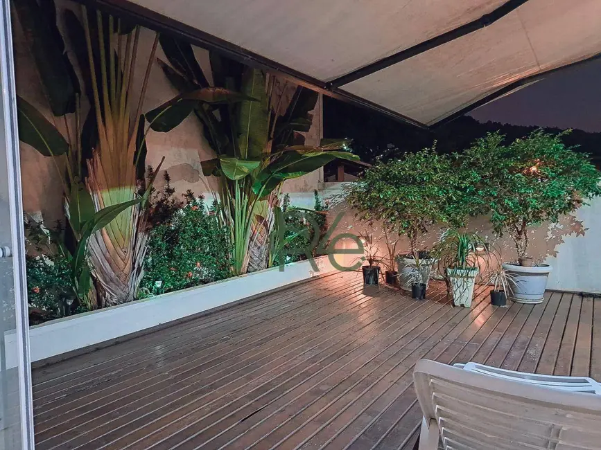 Casa de Condomínio com 3 quartos à venda, 300m2 em Praia do Jardim, Angra Dos Reis - RJ - imagem 5 Foto 5 de Casa de Condomínio com 3 quartos à venda, 300m2 em Praia do Jardim, Angra Dos Reis - RJ