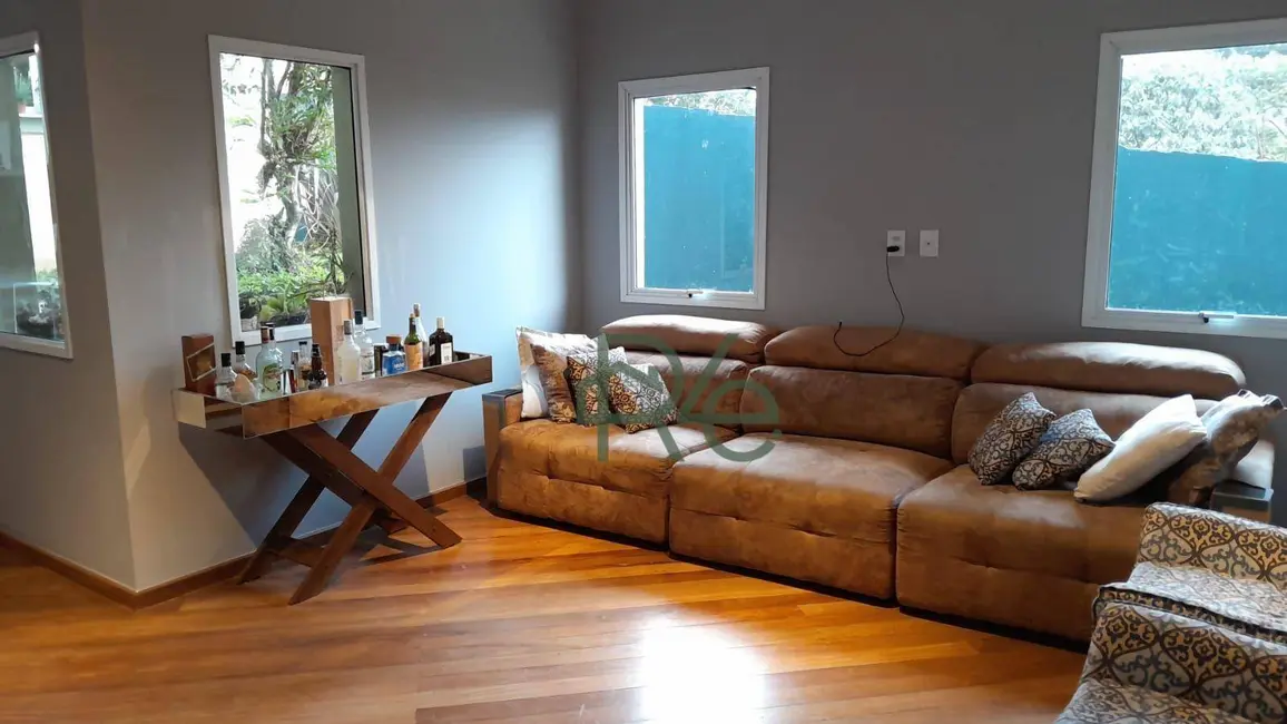 Casa de Condomínio com 3 quartos à venda, 500m2 em Residencial dos Lagos, Cotia - SP - imagem 3 Foto 3 de Casa de Condomínio com 3 quartos à venda, 500m2 em Residencial dos Lagos, Cotia - SP