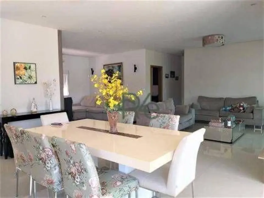 Casa com 4 quartos à venda e para alugar, 450m2 em Vila de São Fernando, Cotia - SP - imagem 3 Foto 3 de Casa com 4 quartos à venda e para alugar, 450m2 em Vila de São Fernando, Cotia - SP