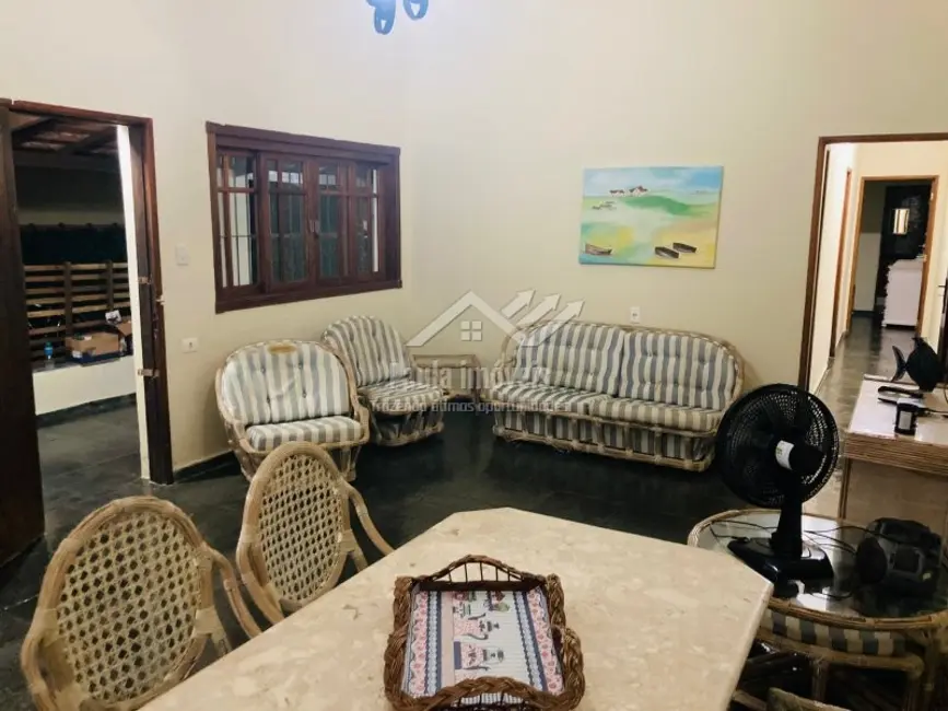 Foto 4 de Casa com 4 quartos para alugar, 230m2 em Jardim Bela Vista, Caraguatatuba - SP