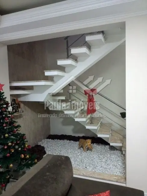 Sobrado com 3 quartos à venda, 190m2 em Sao Jose Dos Campos - SP - imagem 5 Foto 5 de Sobrado com 3 quartos à venda, 190m2 em Sao Jose Dos Campos - SP