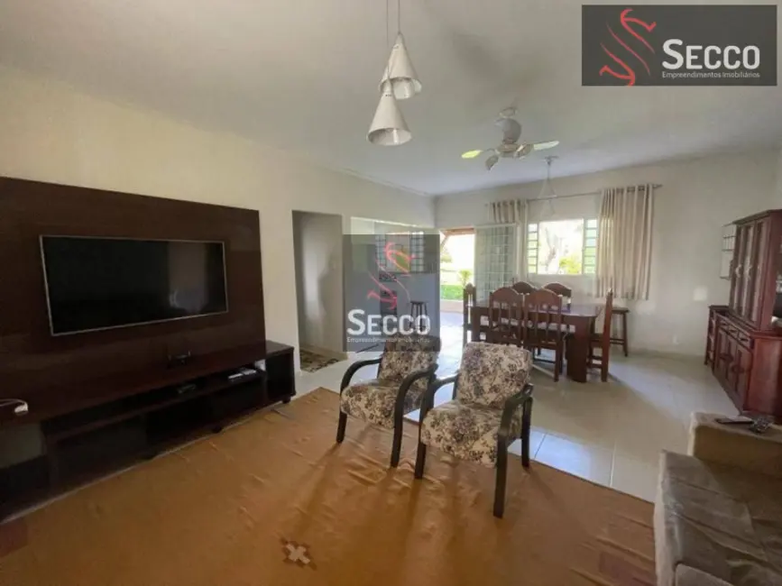 Foto 3 de Chácara com 3 quartos à venda, 900m2 em Park Residencial Convívio, Botucatu - SP