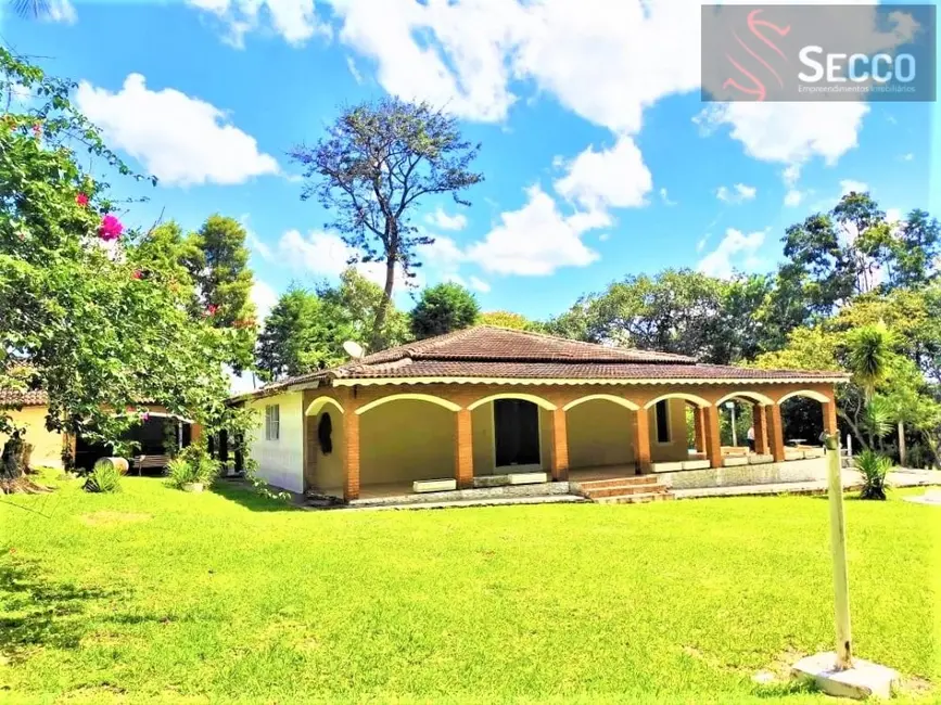 Foto 1 de Fazenda / Haras com 4 quartos à venda, 200m2 em Bofete - SP