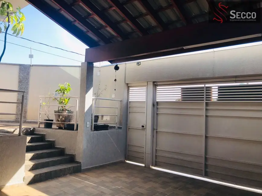 Sobrado com 3 quartos à venda, 13000m2 em Vila Sonia, Botucatu - SP - imagem 2 Foto 2 de Sobrado com 3 quartos à venda, 13000m2 em Vila Sonia, Botucatu - SP