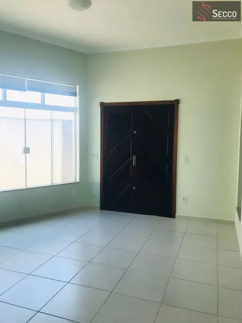 Sobrado com 3 quartos à venda, 13000m2 em Vila Sonia, Botucatu - SP - imagem 3 Foto 3 de Sobrado com 3 quartos à venda, 13000m2 em Vila Sonia, Botucatu - SP
