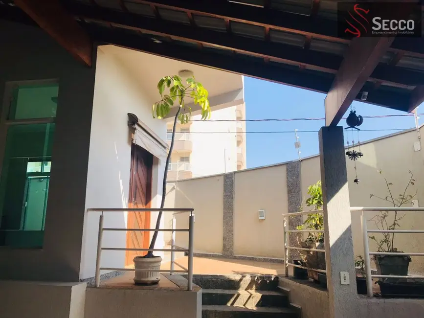 Sobrado com 3 quartos à venda, 13000m2 em Vila Sonia, Botucatu - SP - imagem 1 Foto 1 de Sobrado com 3 quartos à venda, 13000m2 em Vila Sonia, Botucatu - SP