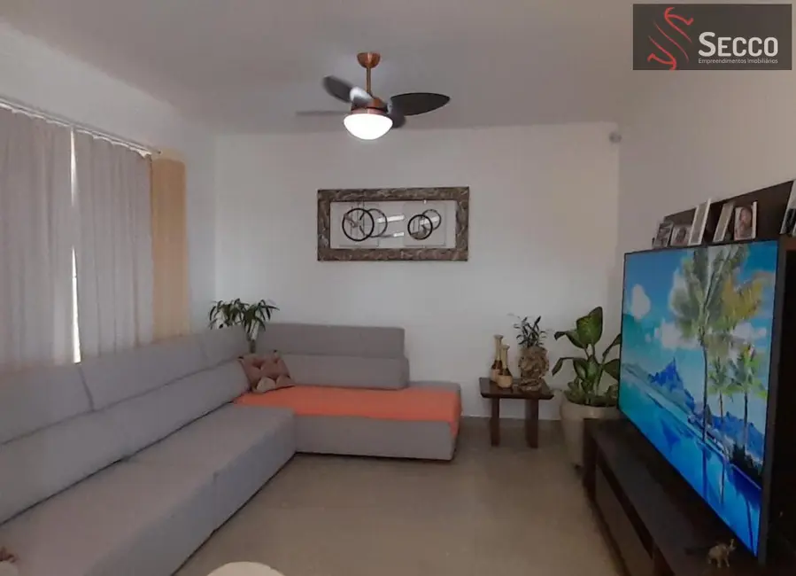 Foto 2 de Sobrado com 3 quartos à venda, 1050m2 em Pardinho - SP