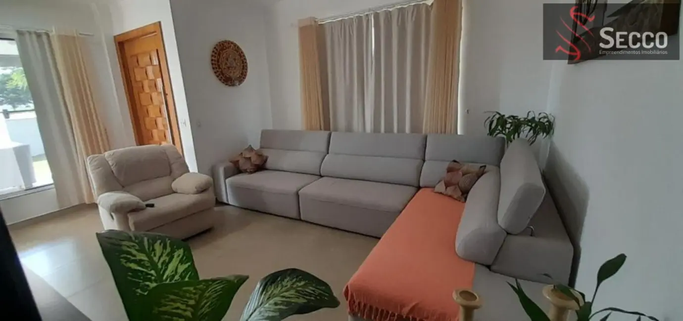 Foto 3 de Sobrado com 3 quartos à venda, 1050m2 em Pardinho - SP
