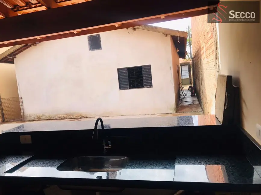 Foto 4 de Casa com 2 quartos à venda, 1050m2 em Botucatu - SP