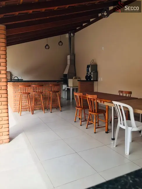 Foto 1 de Casa com 2 quartos à venda, 1050m2 em Botucatu - SP