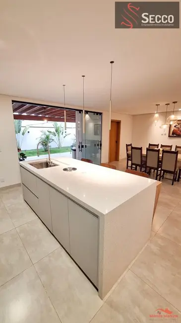 Foto 4 de Casa de Condomínio à venda, 1050m2 em Botucatu - SP